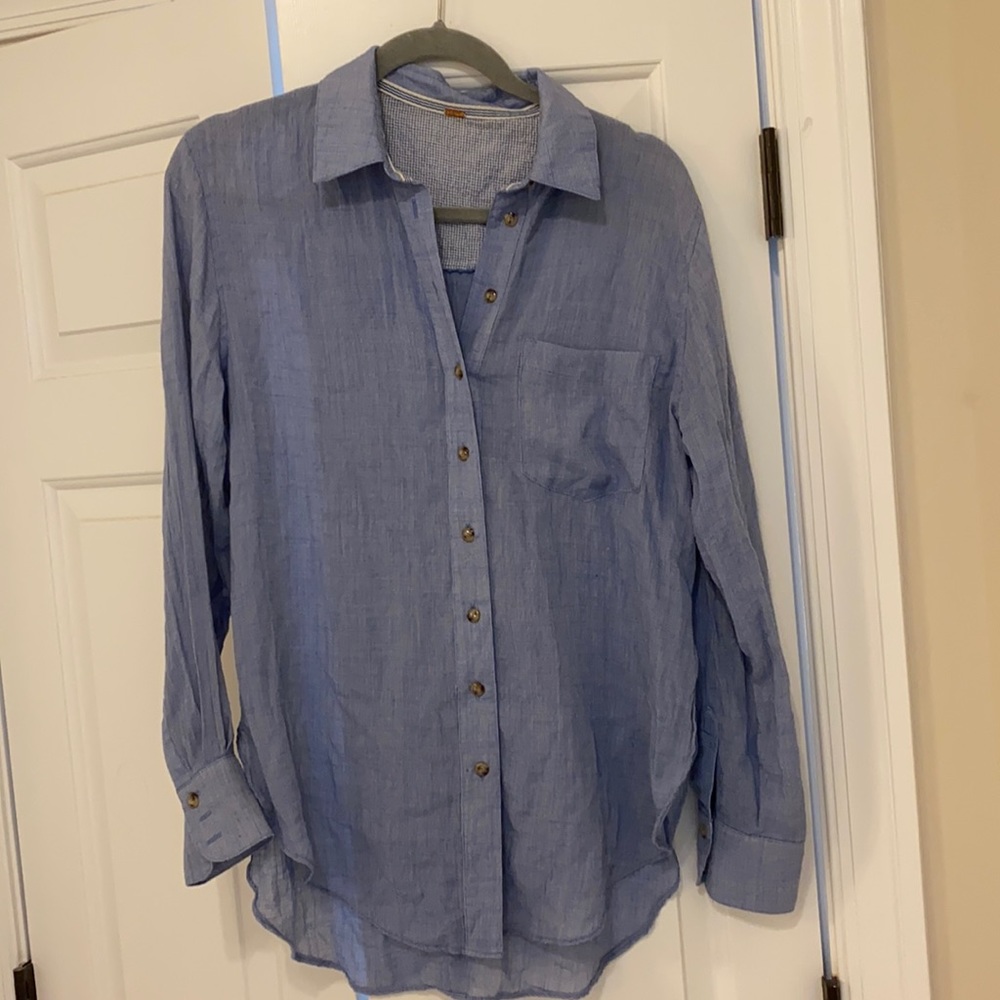 Free People lightweight button up breezy shirt XS/S